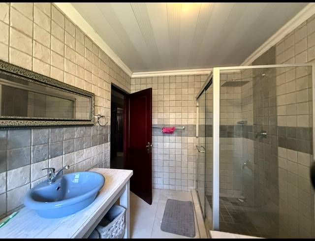 5 BEDROOM HOUSE FOR SALE IN CRYSTAL PARK
